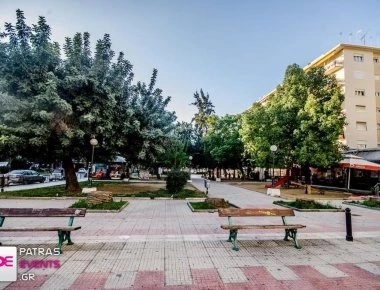 Πάτρα: Άγριος καυγάς στην πλατεία Αγίας Σοφίας - Πάνω από 20 άτομα ενεπλάκησαν (φώτο-βίντεο)